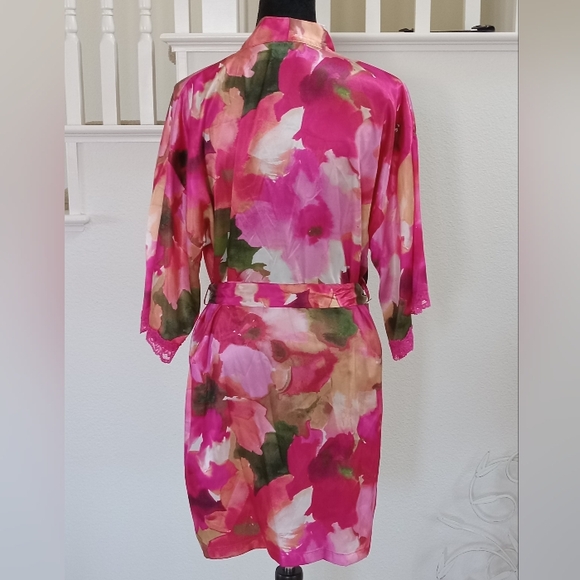 Lilac & London - Beautiful Soft & Cozy Robe - Picture 4 of 9